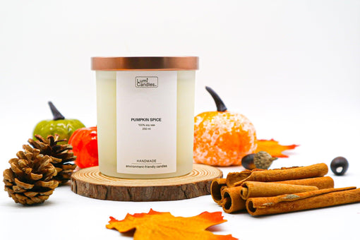 A Pumpkin Spice Lumi Candle