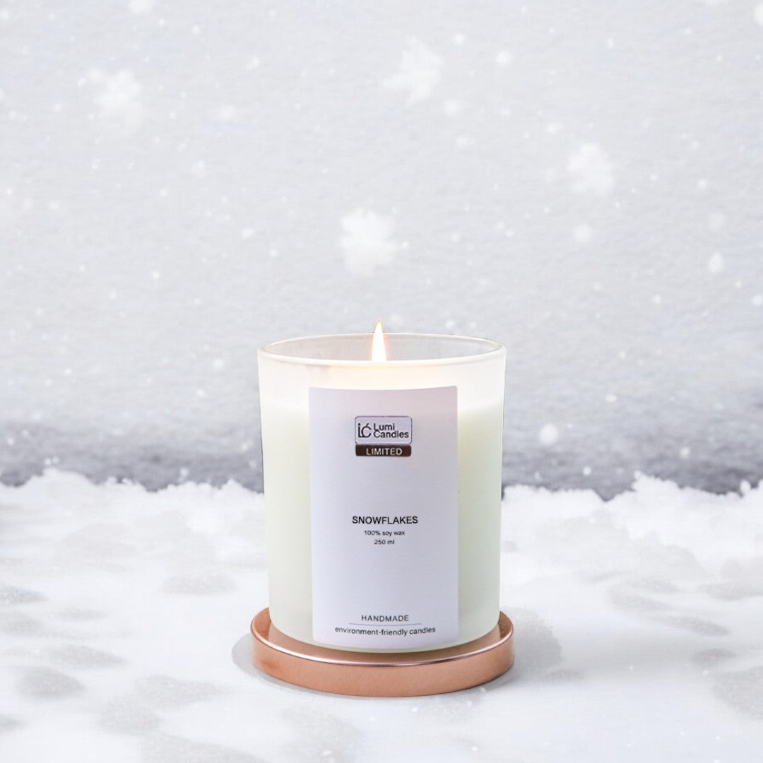 Snowflakes Scented Soy Candle (250 ml) - Limited Edition